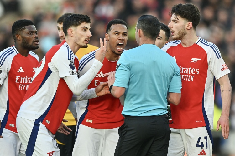 谈球吧🚨裁判公司声明:奥利弗受到辱骂+威胁,警方将调查涉事球迷