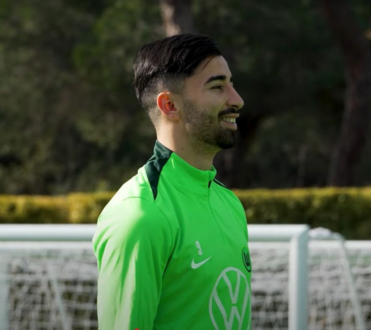 谈球吧(中国)官方网站记者：英超&法鹰有意狼堡前锋阿穆拉，转会费3000万-4000万欧