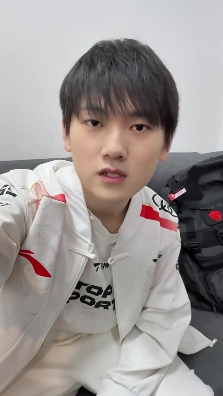 谈球吧JackeyLove：拿下四场BO5了，3月1号决赛等我们