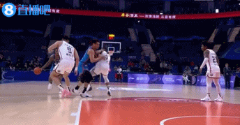 谈球吧体育app官网3+2！亨特命中3分&祝铭震篮下犯规送球权 后者犯规再送亨特两罚