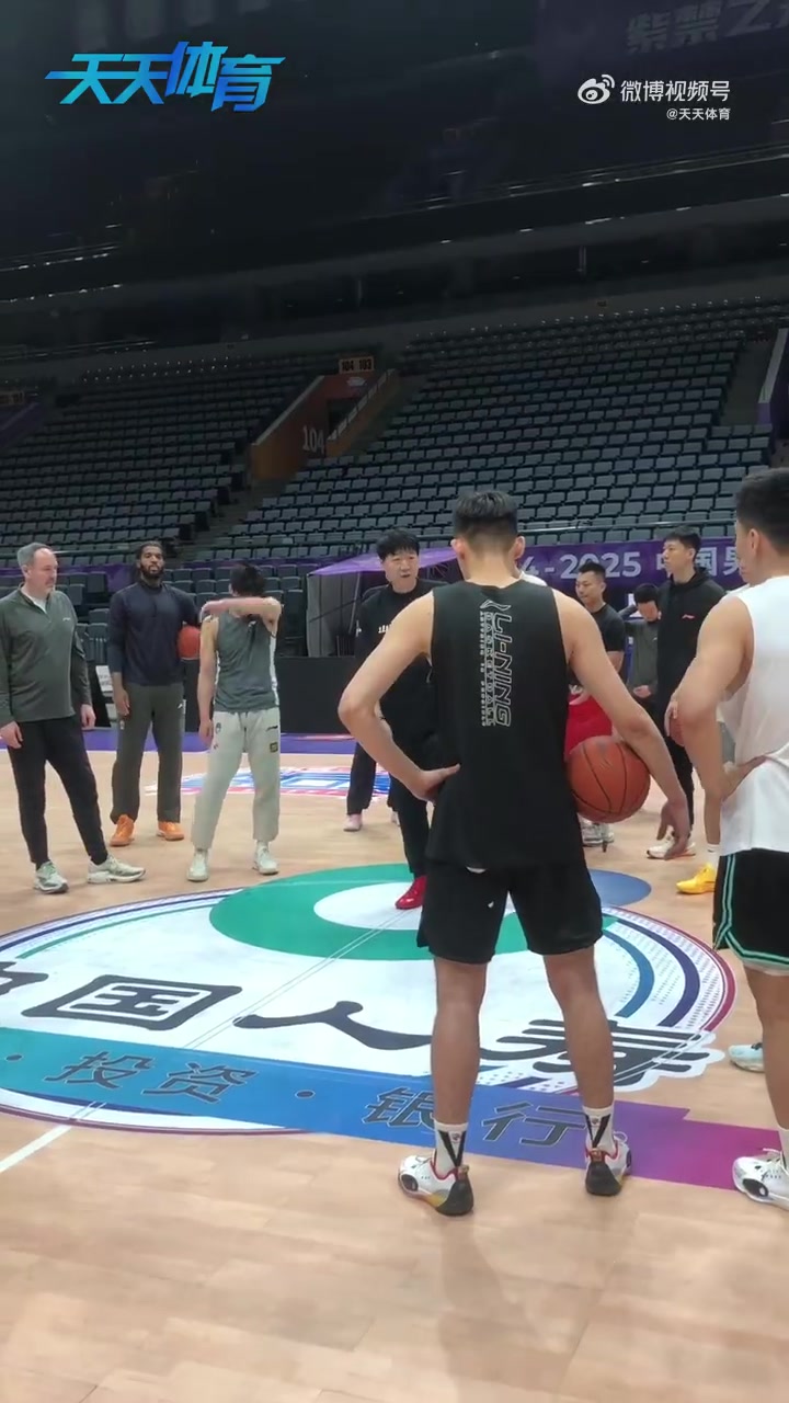 谈球吧体育app官网邱彪谈G2：避免低级失误&保护好篮板 做好这两块过程就不会差