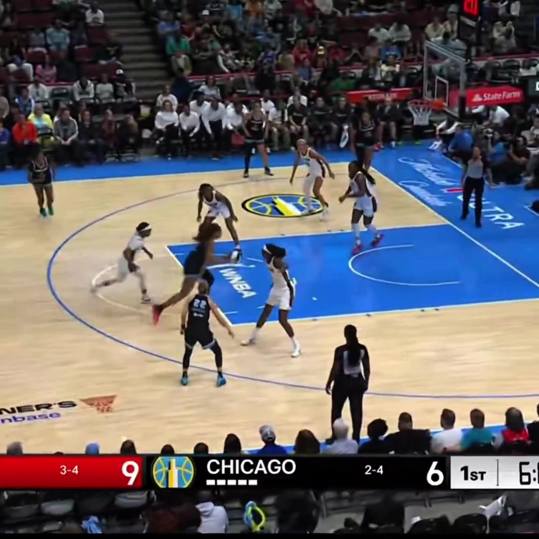 谈球吧官网登录入口WNBA火辣悍将🤣里斯近在咫尺的上篮荒腔走板 美媒绷不住了~