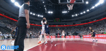 谈球吧体育app官网🤩接着打！张子宇内线低位要球 转身顶着人强打又是2+0！